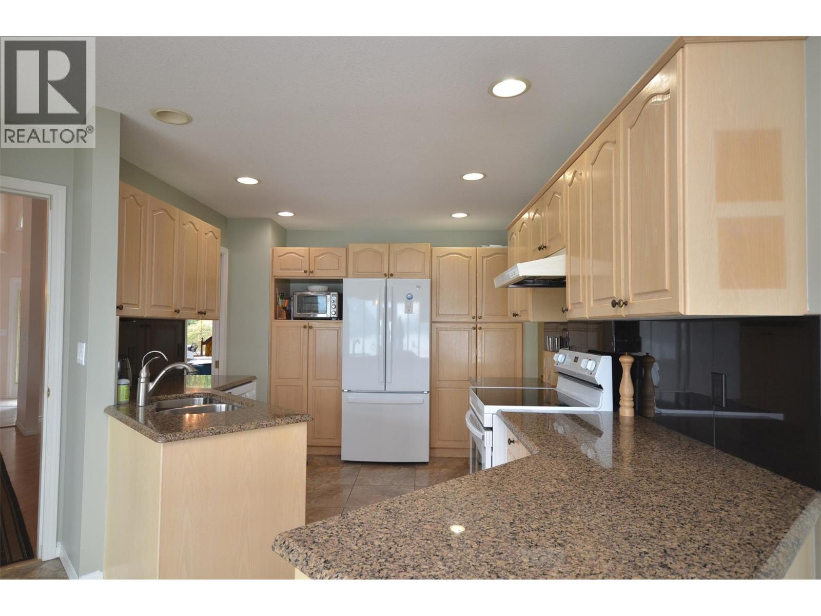 7927 Stoneridge Drive Property Photo 27