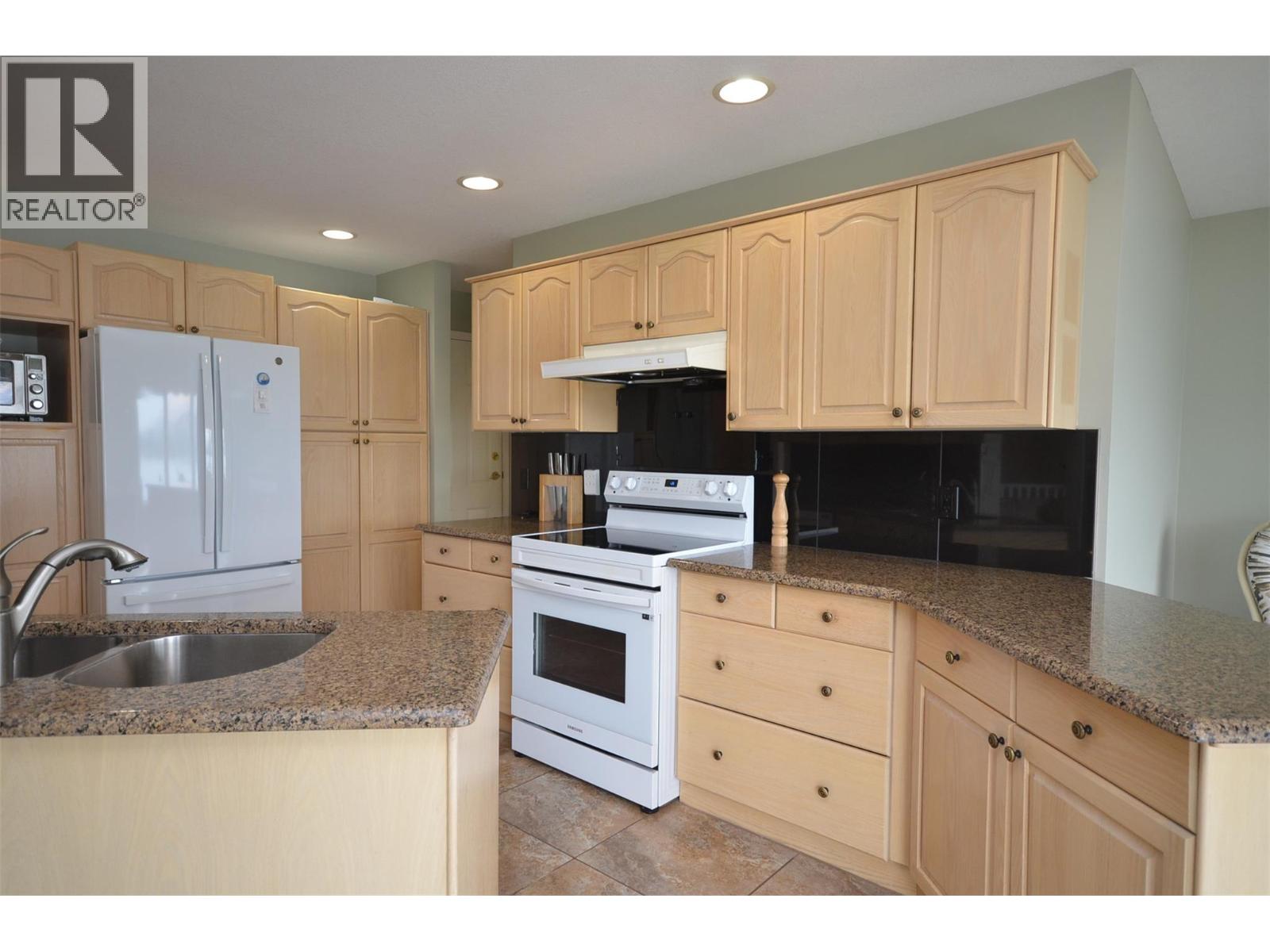 7927 Stoneridge Drive Property Photo 28