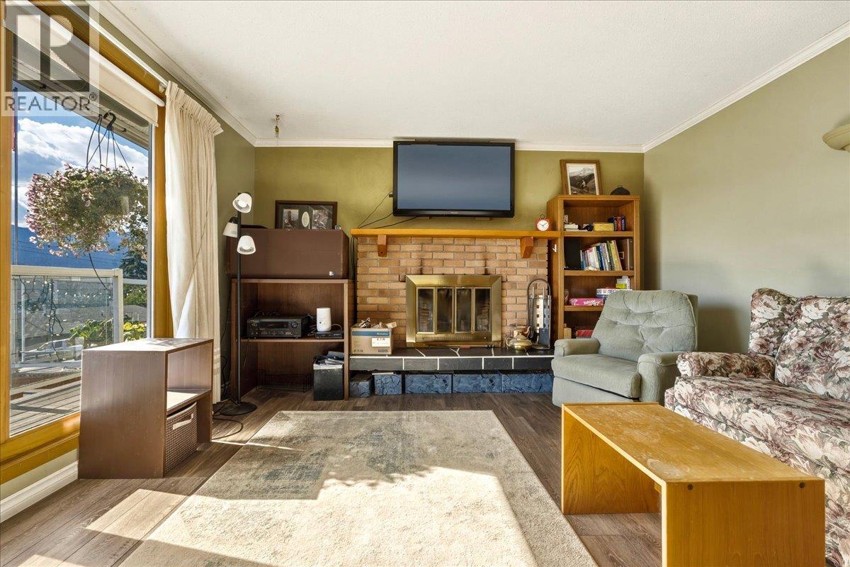 8404 Lakeview Drive Property Photo 8