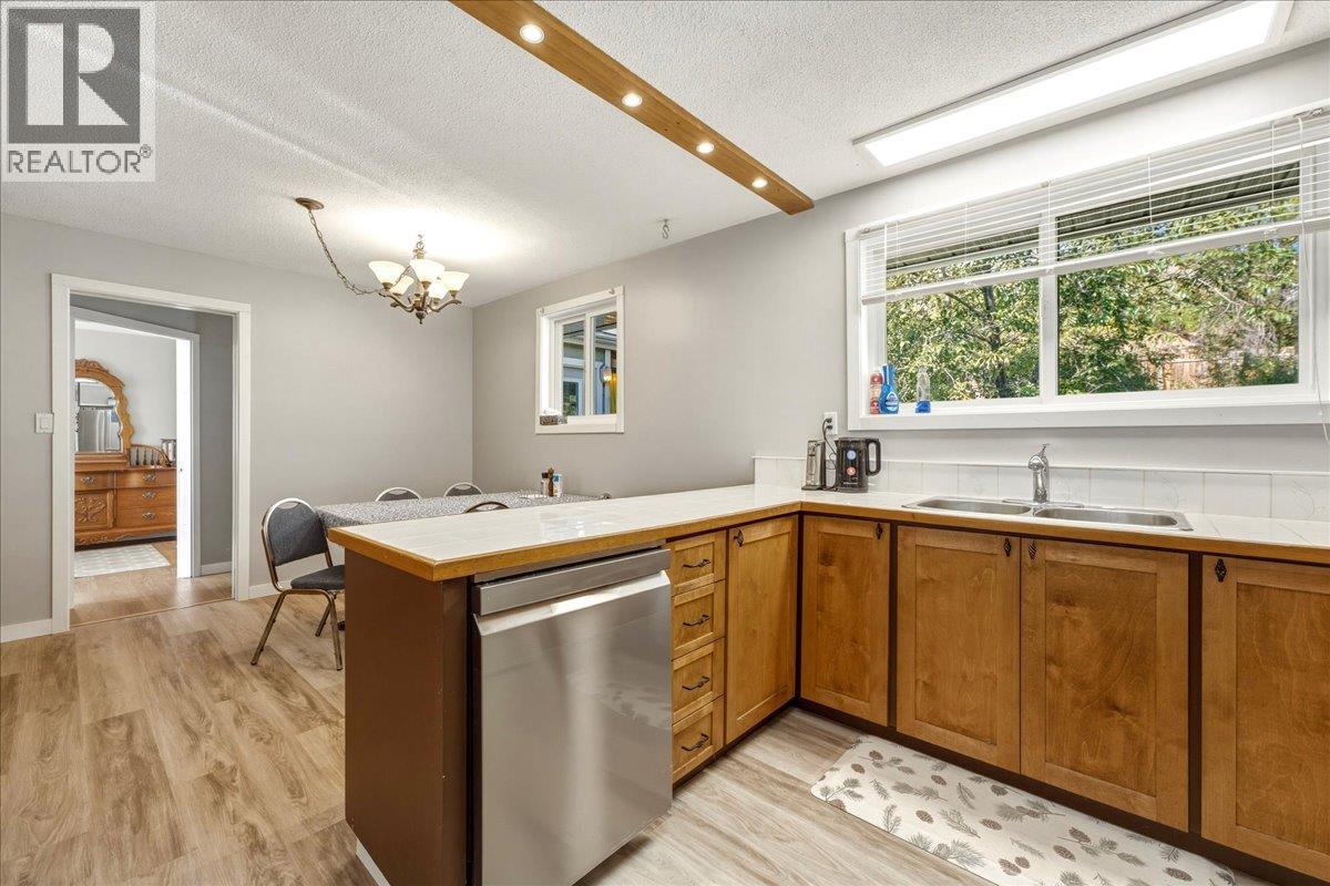 8404 Lakeview Drive Property Photo 11
