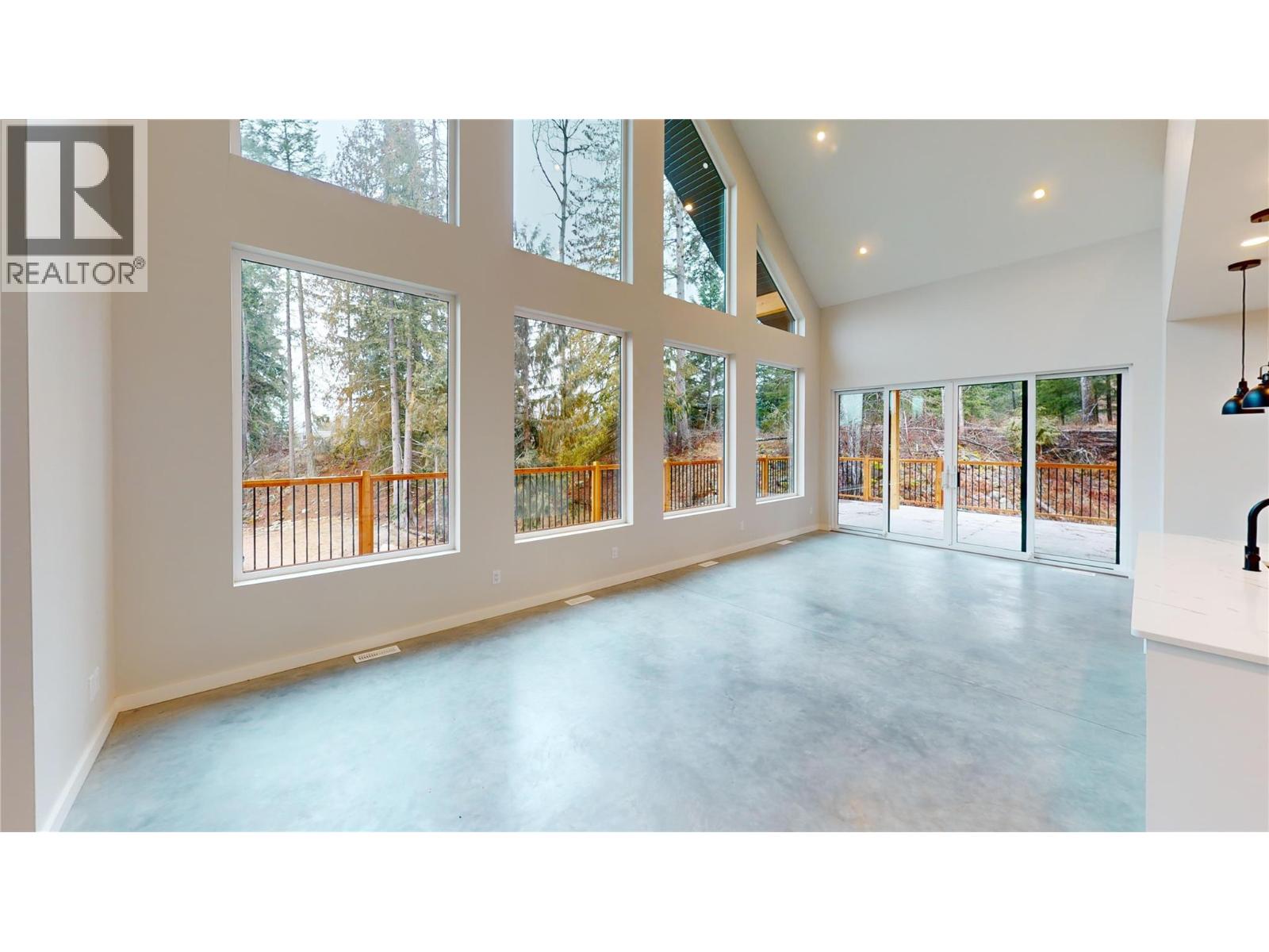2801 Harlow Road Property Photo 11