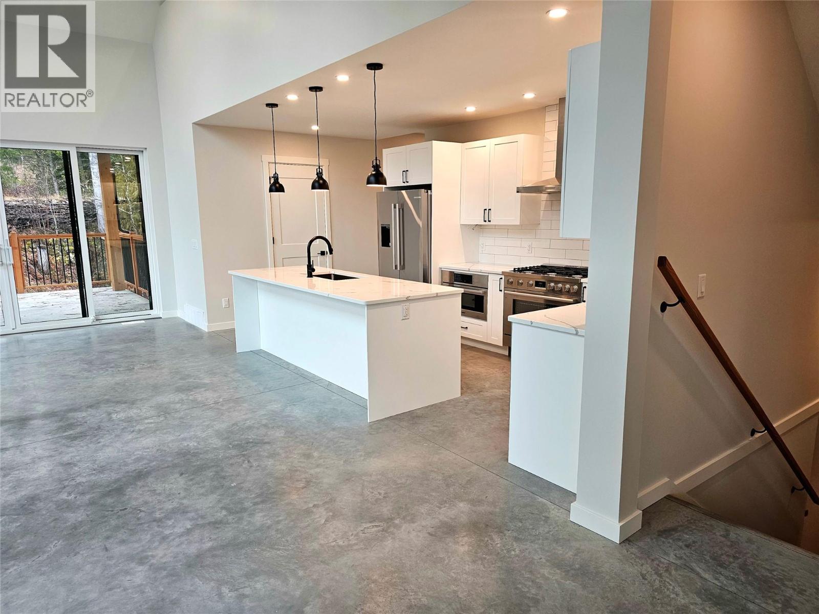 2801 Harlow Road Property Photo 14