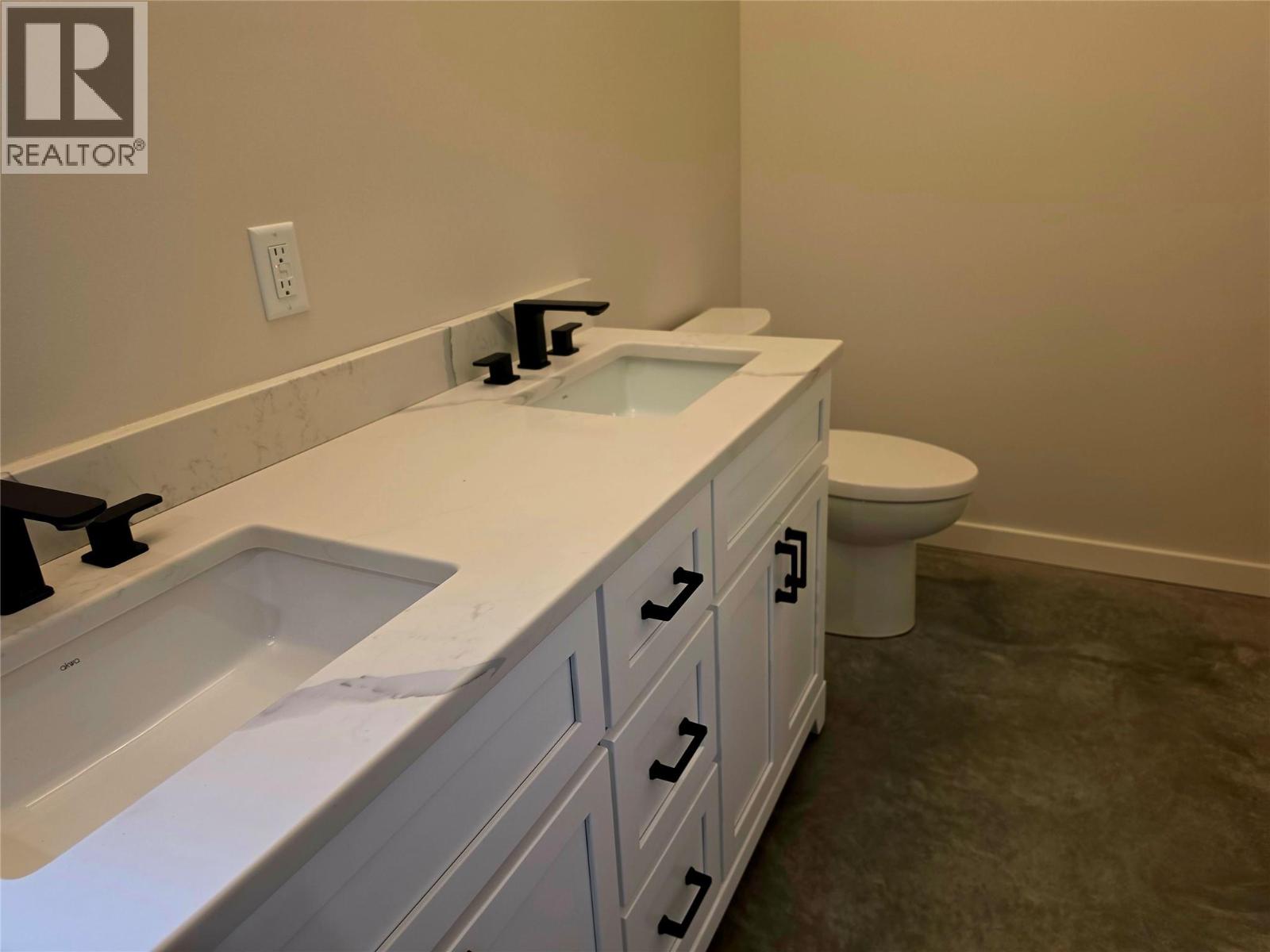 2801 Harlow Road Property Photo 24