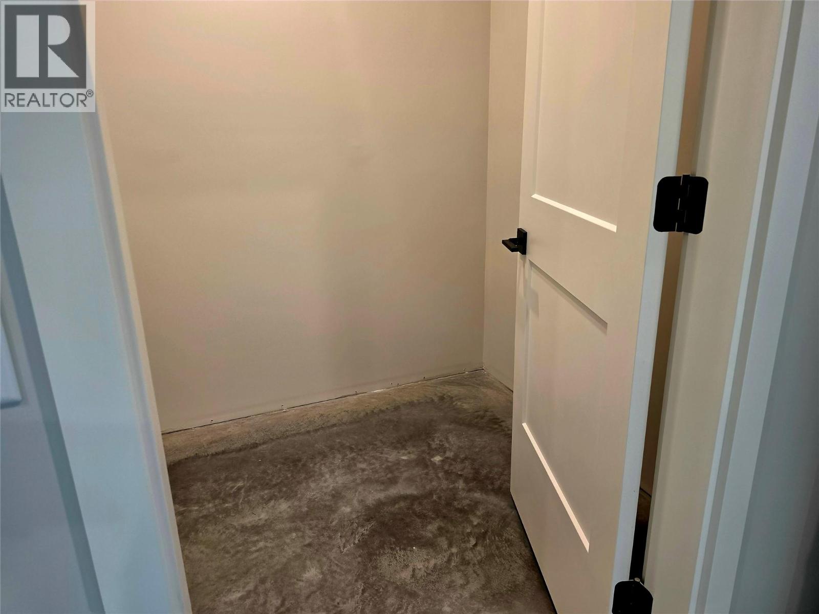 2801 Harlow Road Property Photo 25