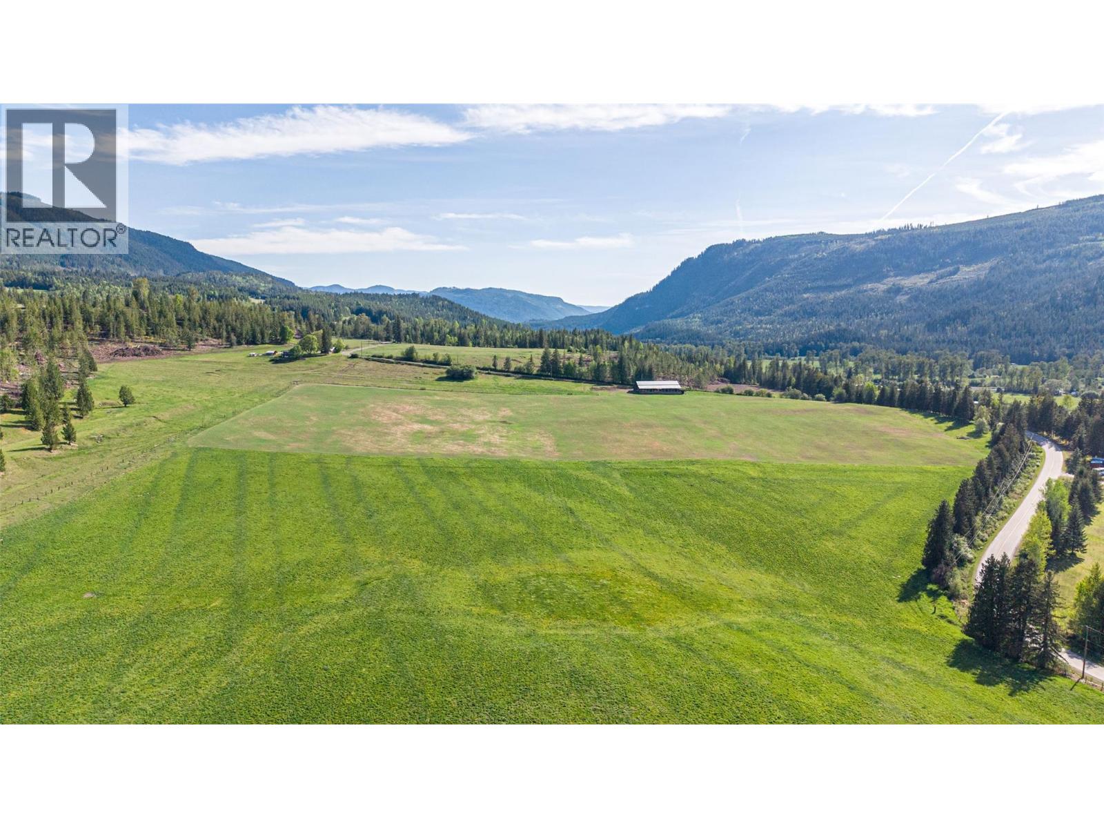 2465 Mabel Lake Road Property Photo 3