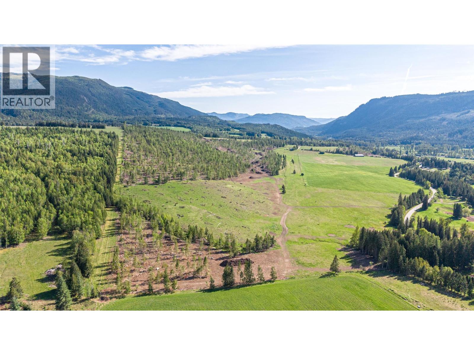 2465 Mabel Lake Road Property Photo 4