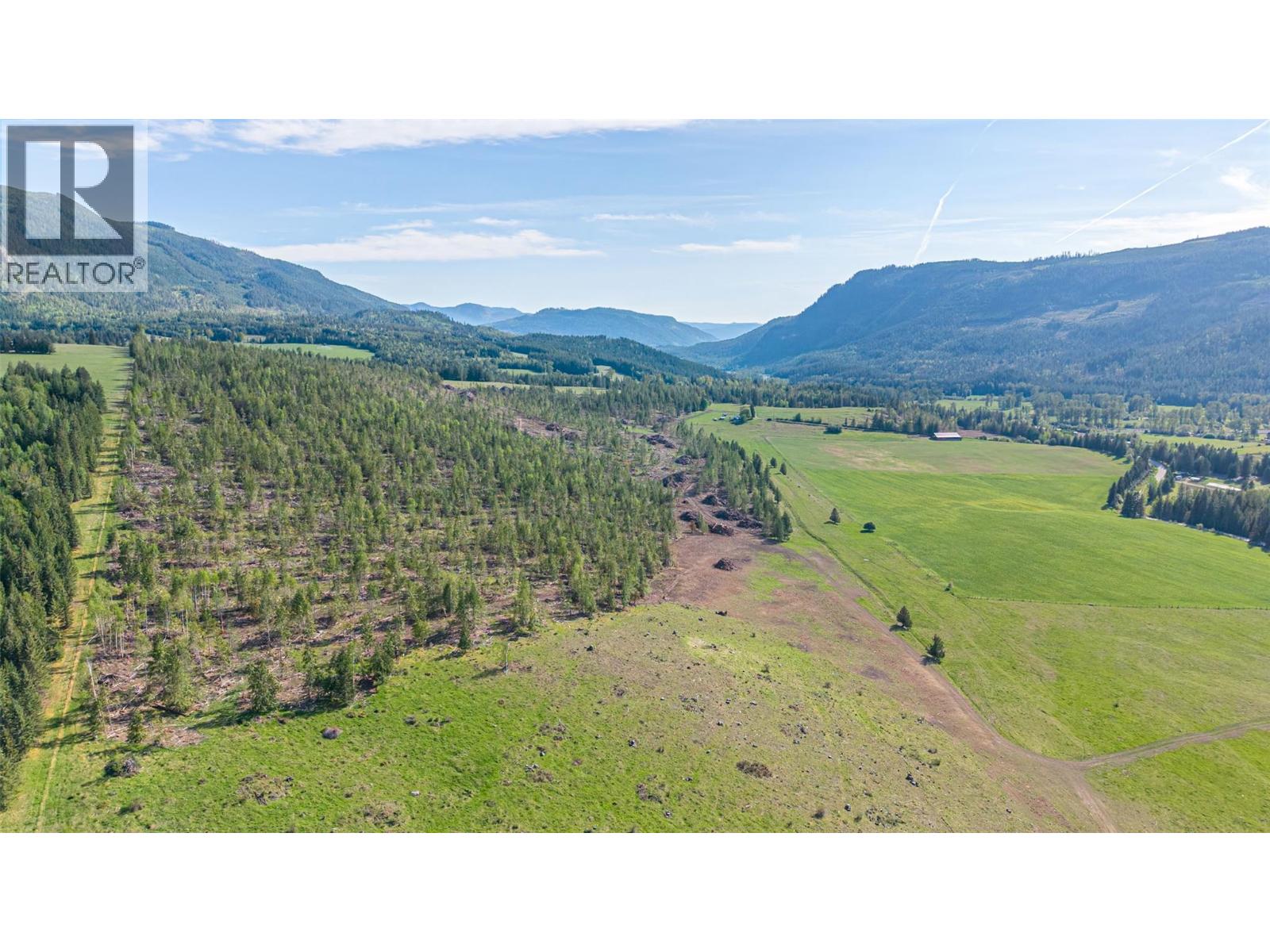 2465 Mabel Lake Road Property Photo 11