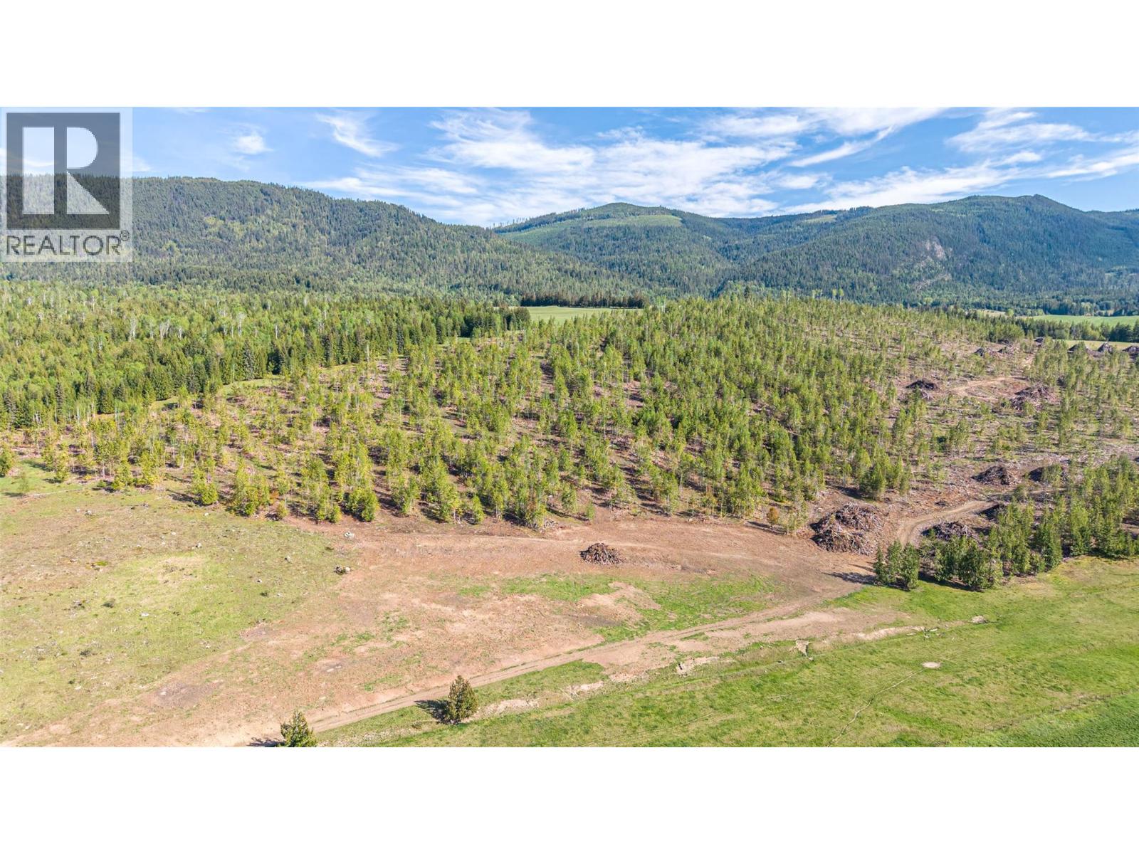 2465 Mabel Lake Road Property Photo 16