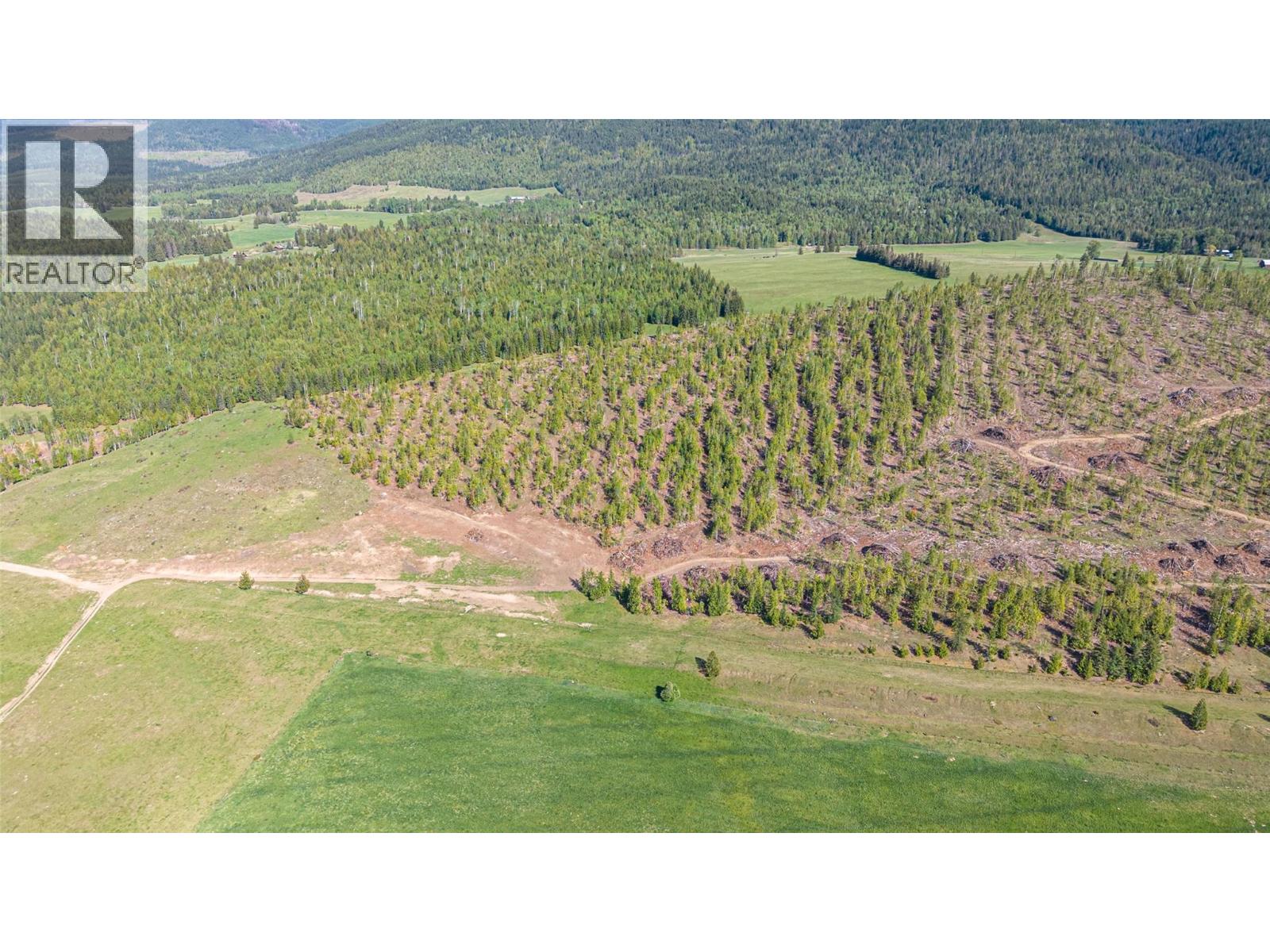 2465 Mabel Lake Road Property Photo 17