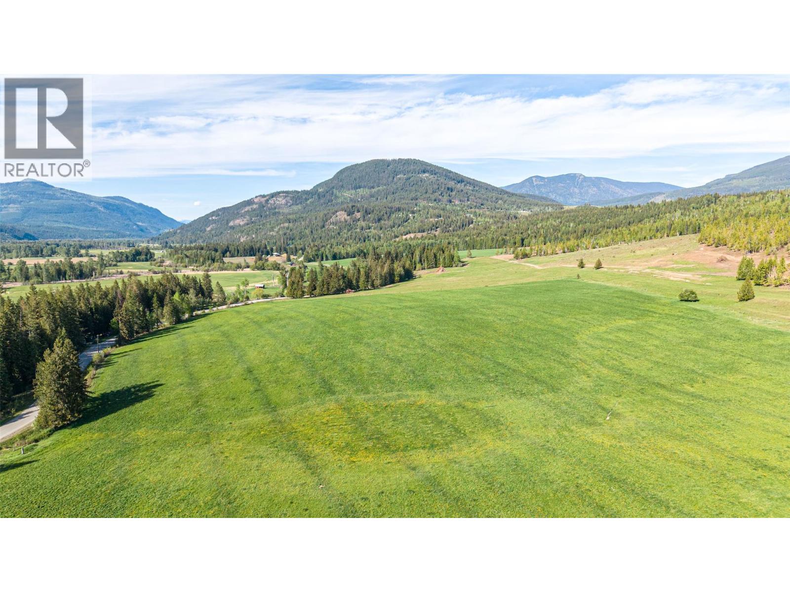 2465 Mabel Lake Road Property Photo 18