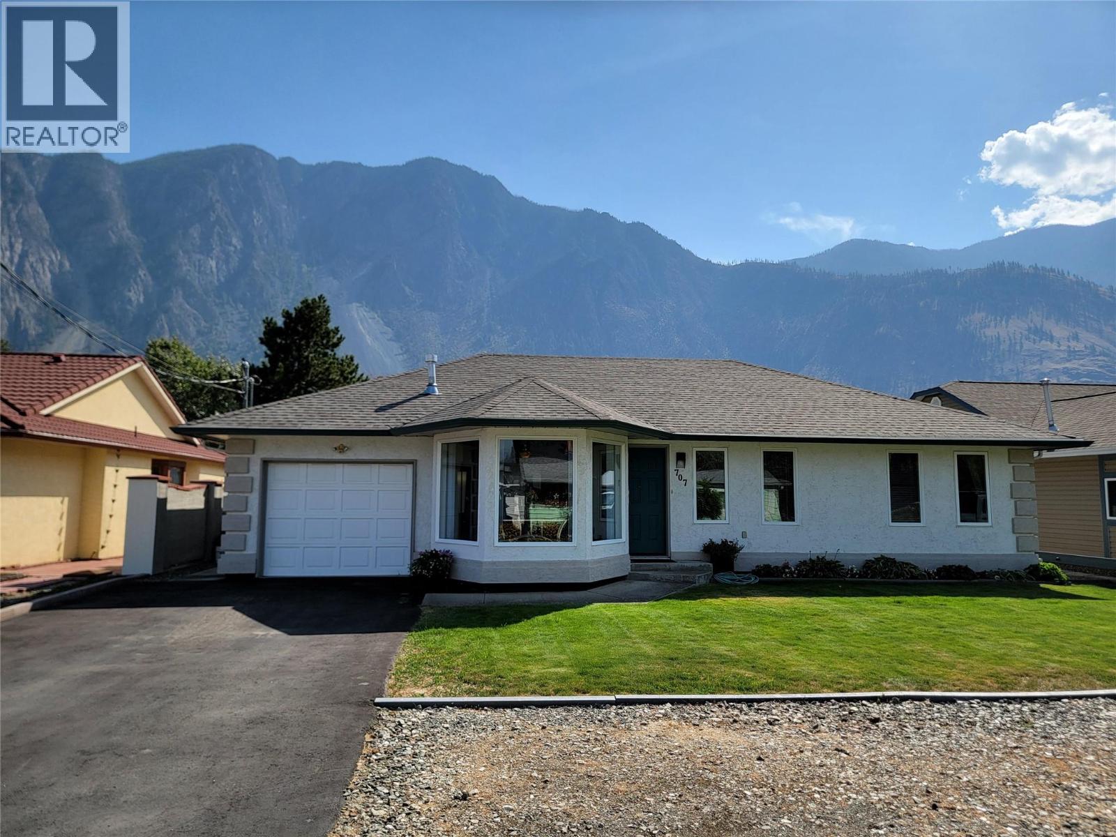 707 12th Avenue Property Photo 1