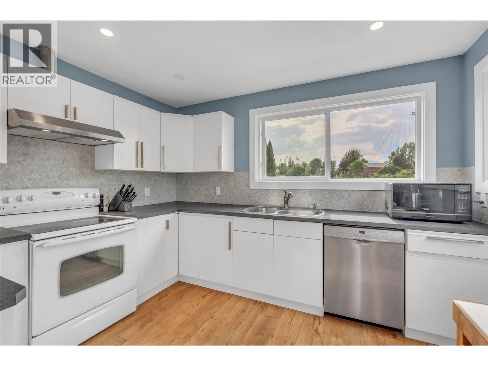 770 Lower Debeck Road Property Photo 12