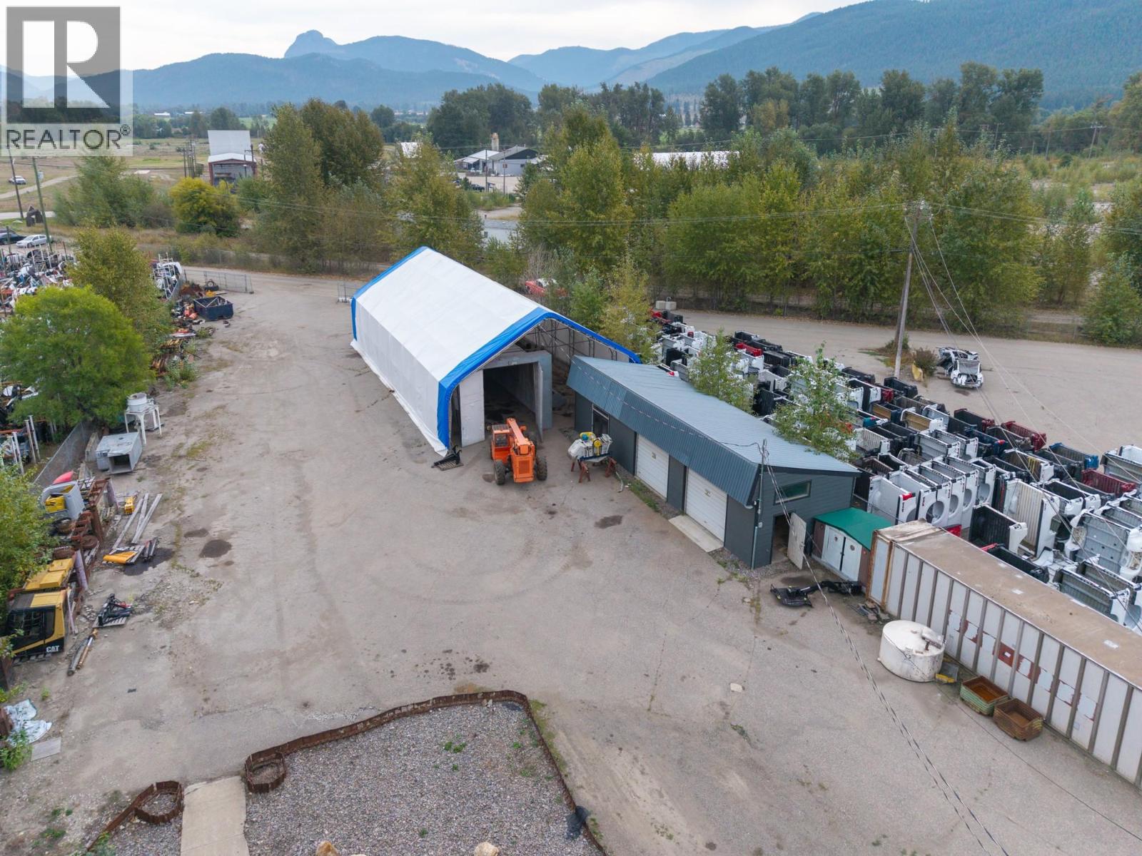 1660 Shuswap Avenue Property Photo 1