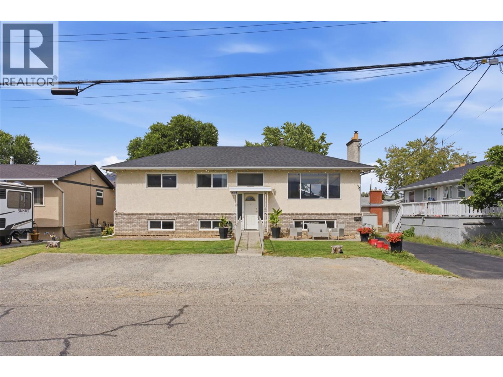 908 Renfrew Avenue Property Photo 1