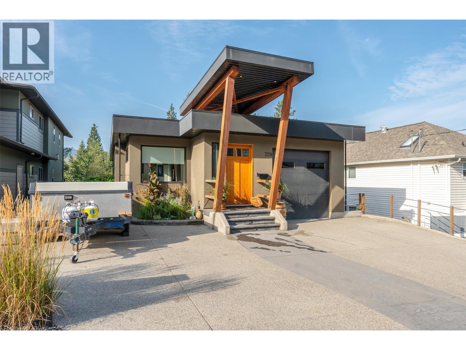 729 CREEKSIDE Road