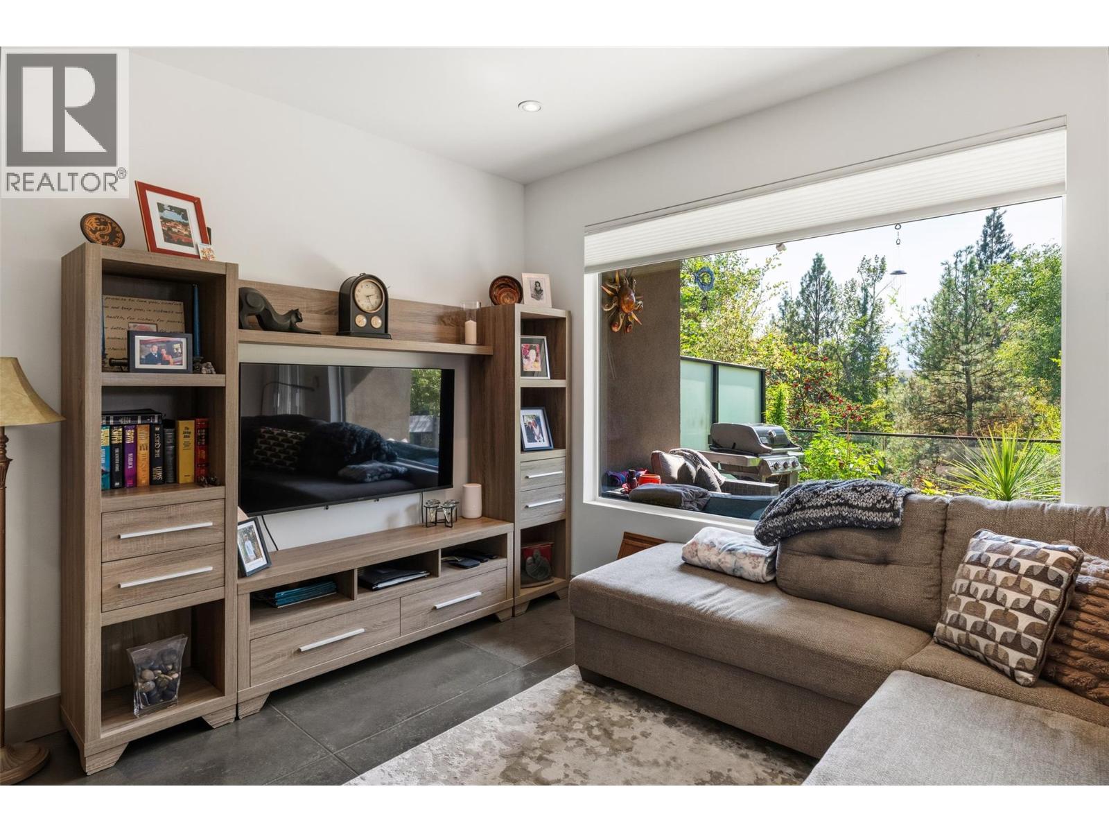 729 Creekside Road Property Photo 4