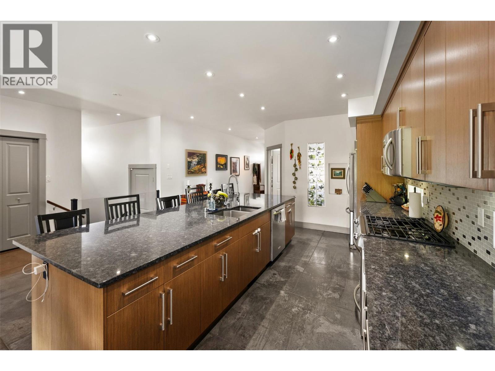 729 Creekside Road Property Photo 10