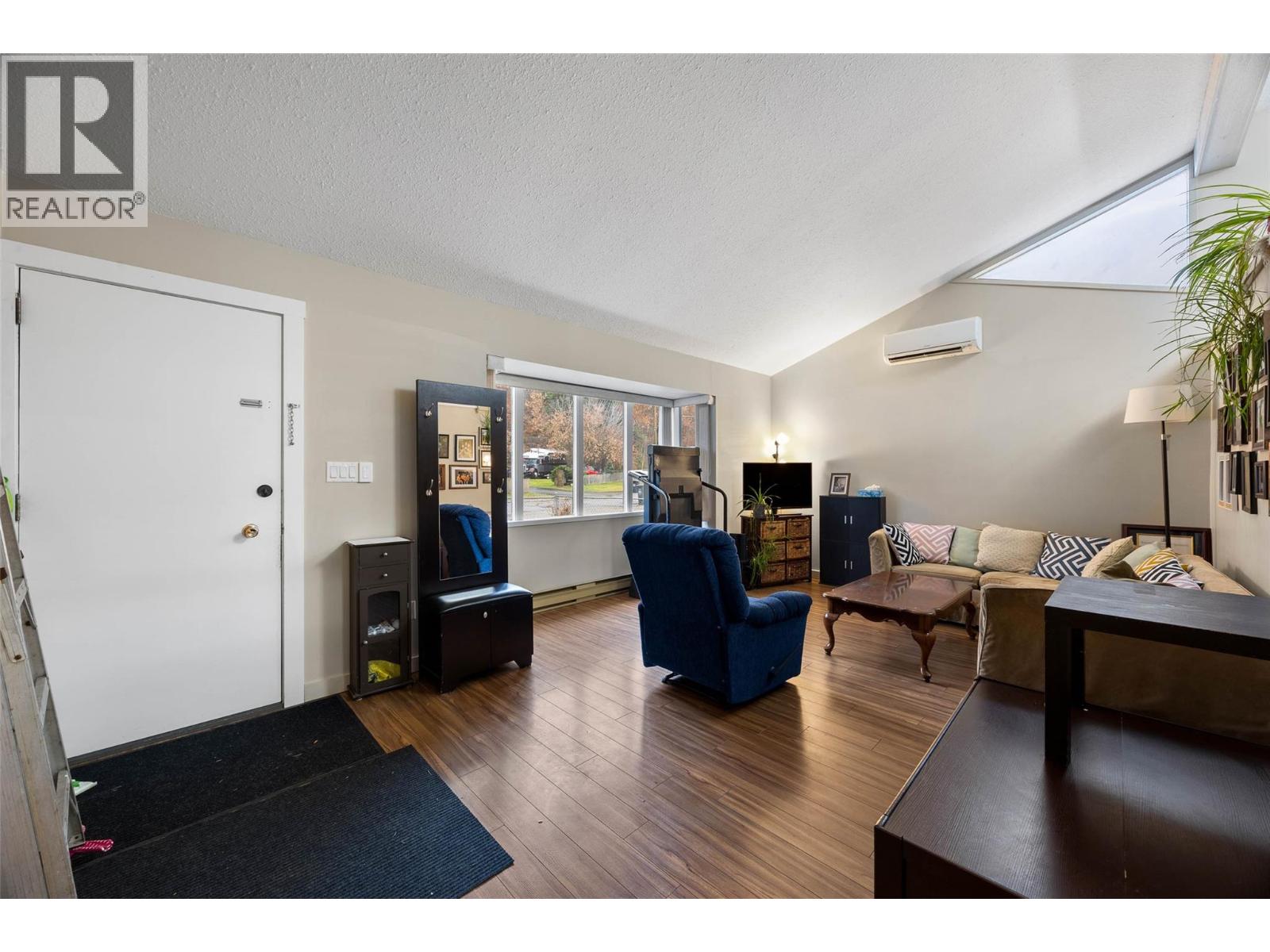 1026 Hillside Avenue Property Photo 2
