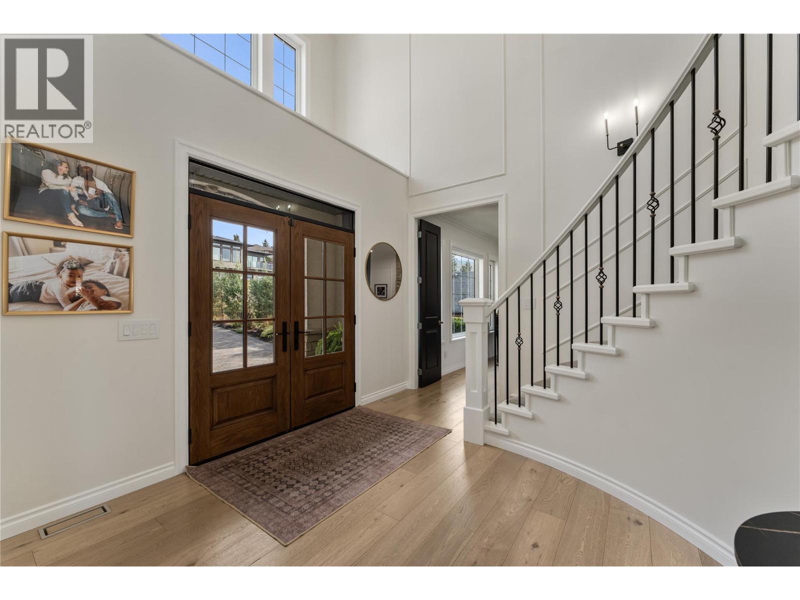 408 Okaview Road Property Photo 4