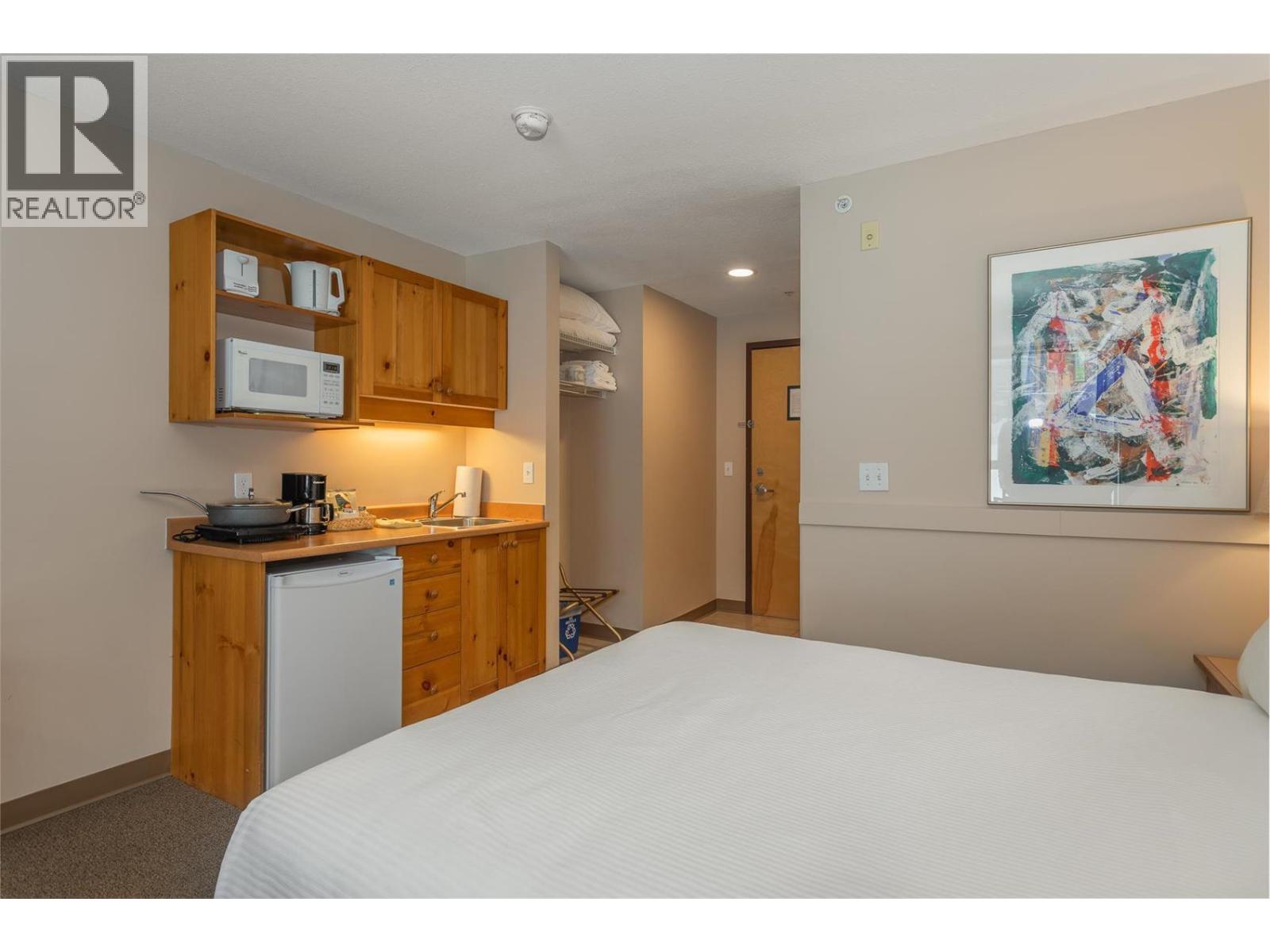 5340 Big White Road Unit# 203 Property Photo 6