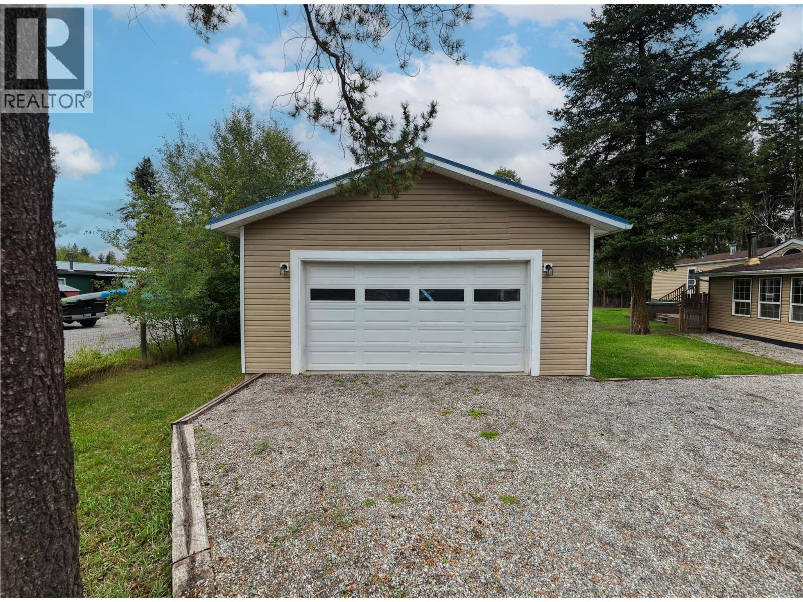 7285 Jaffray Village Loop Road Property Photo 2