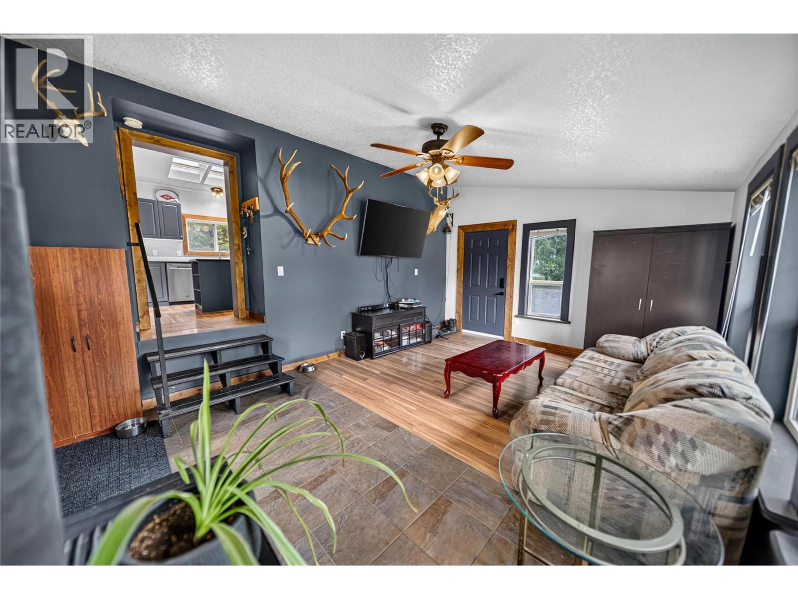 7285 Jaffray Village Loop Road Property Photo 4