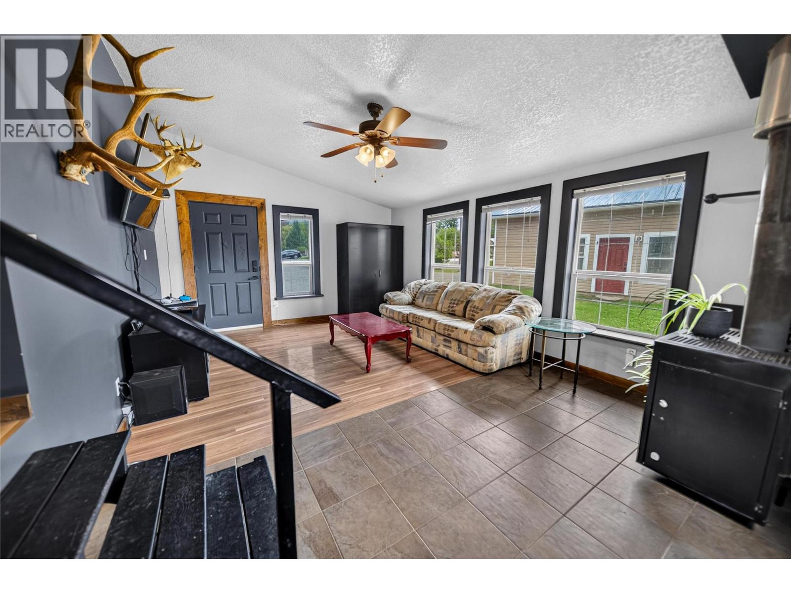 7285 Jaffray Village Loop Road Property Photo 7