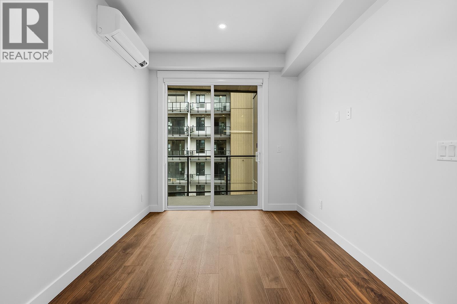 1280 Sutherland Avenue Unit# 404 Property Photo 11