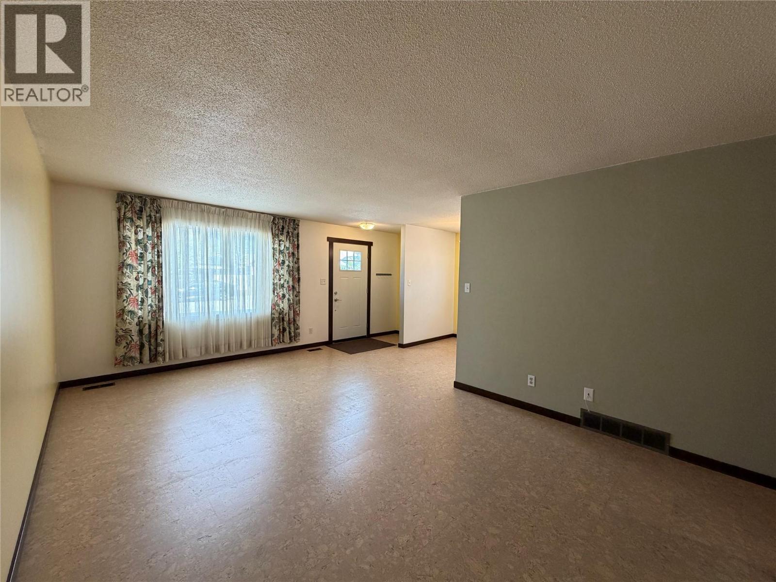 750 Revelstoke Avenue Property Photo 6