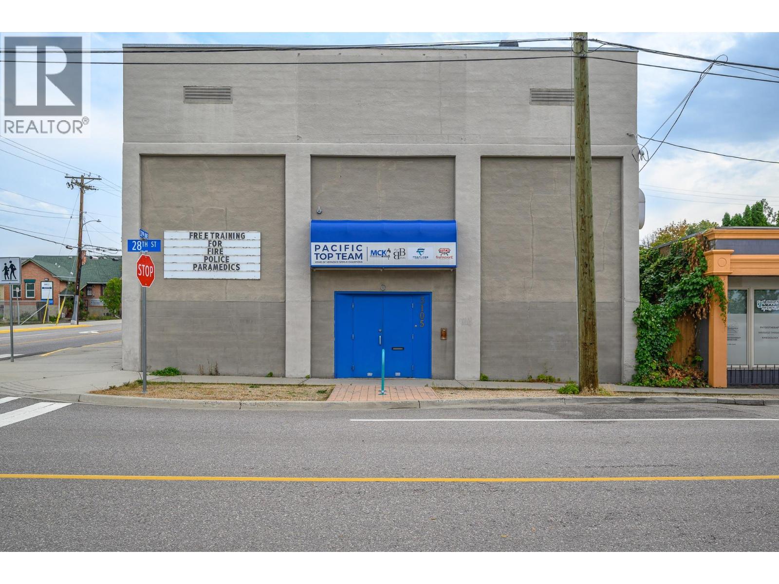 3105 28 Street Property Photo 2