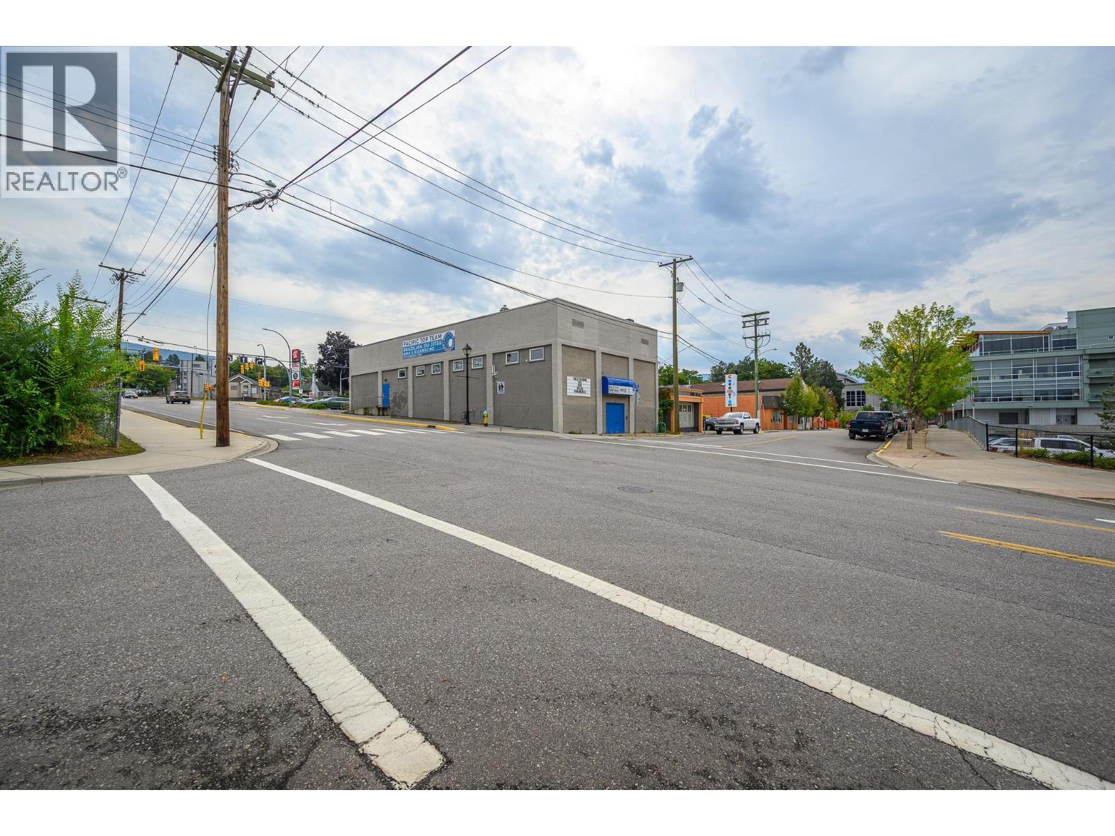 3105 28 Street Property Photo 3