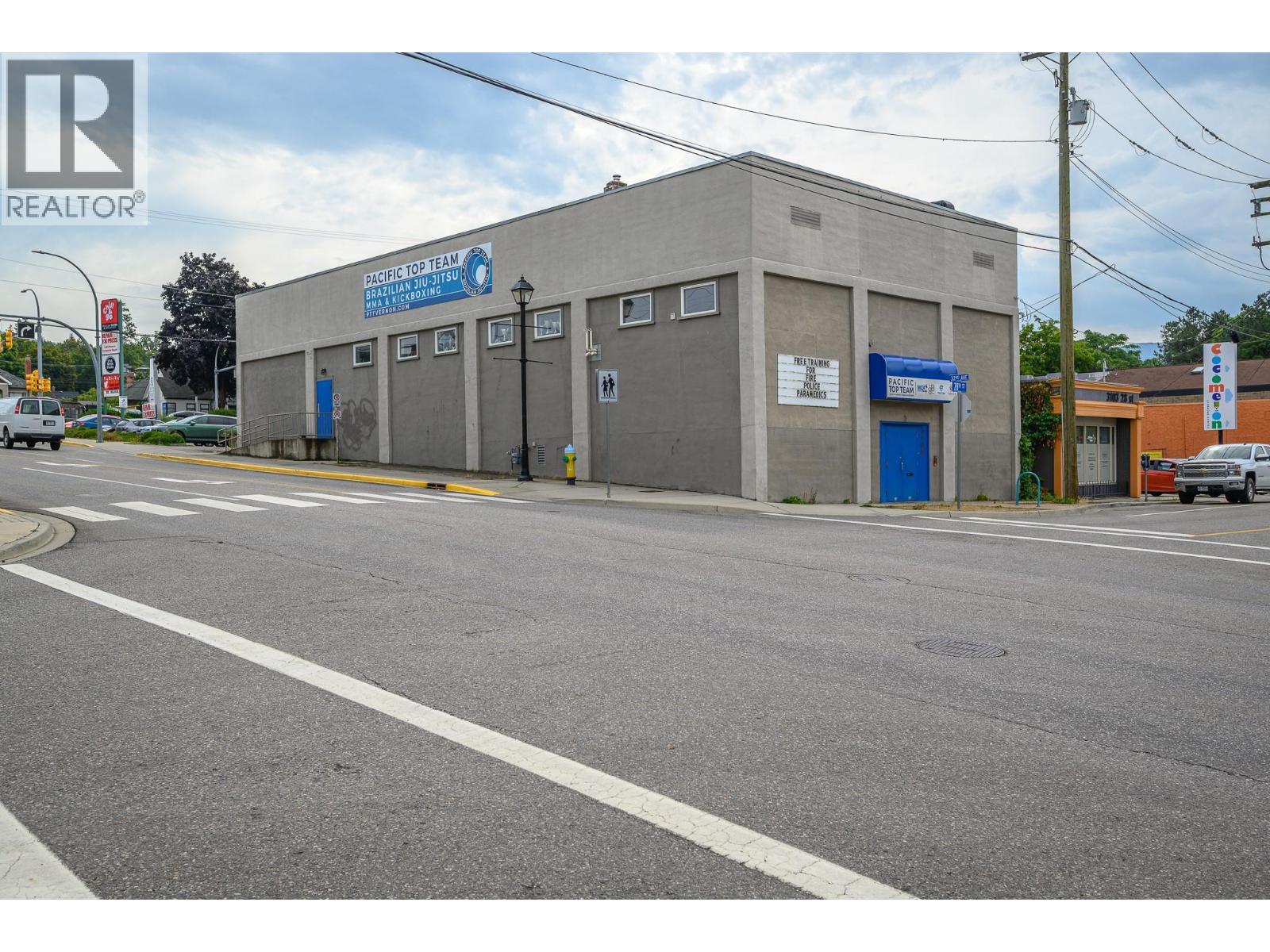 3105 28 Street Property Photo 4