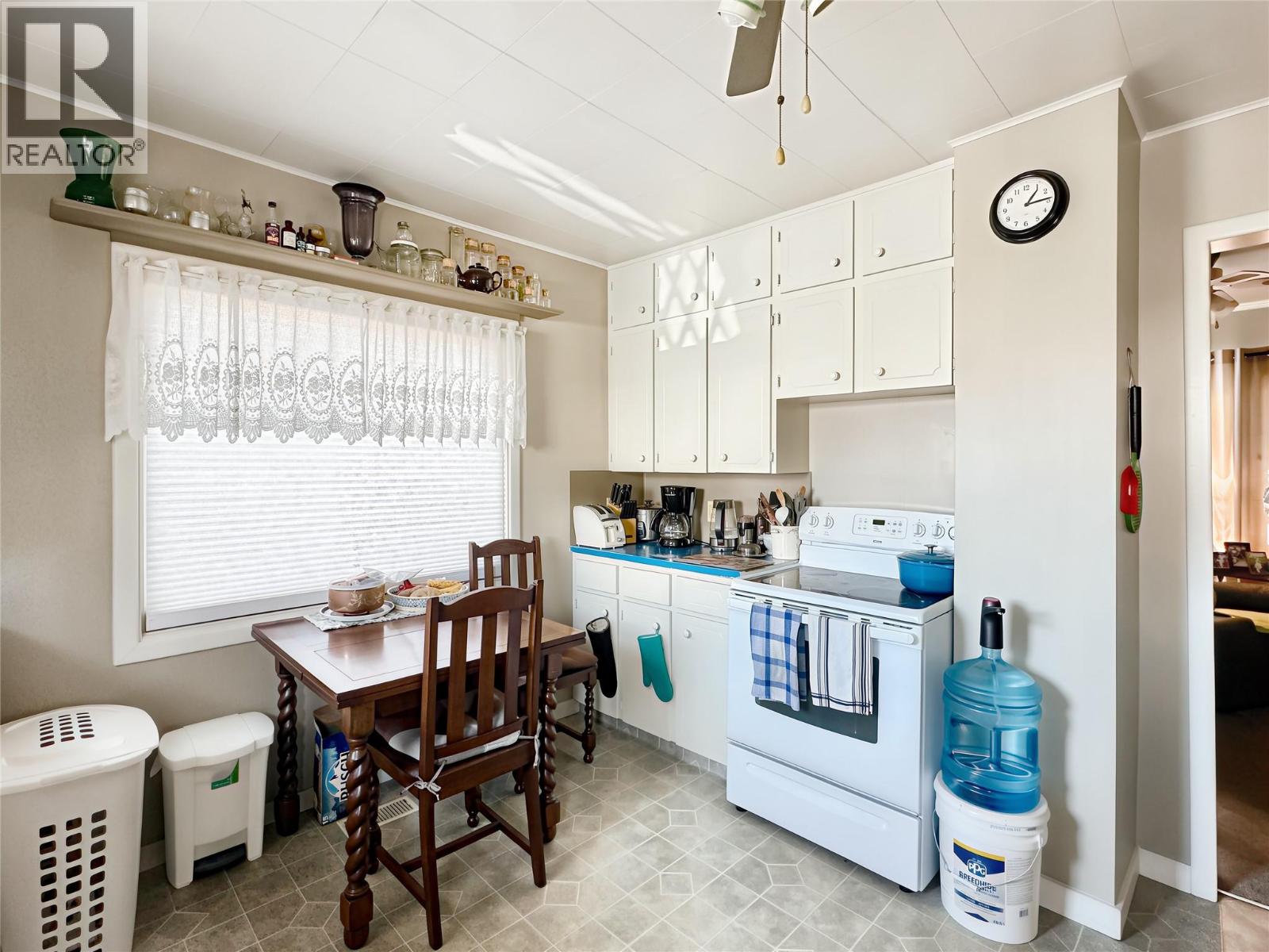 5952 Okanagan Street Property Photo 5
