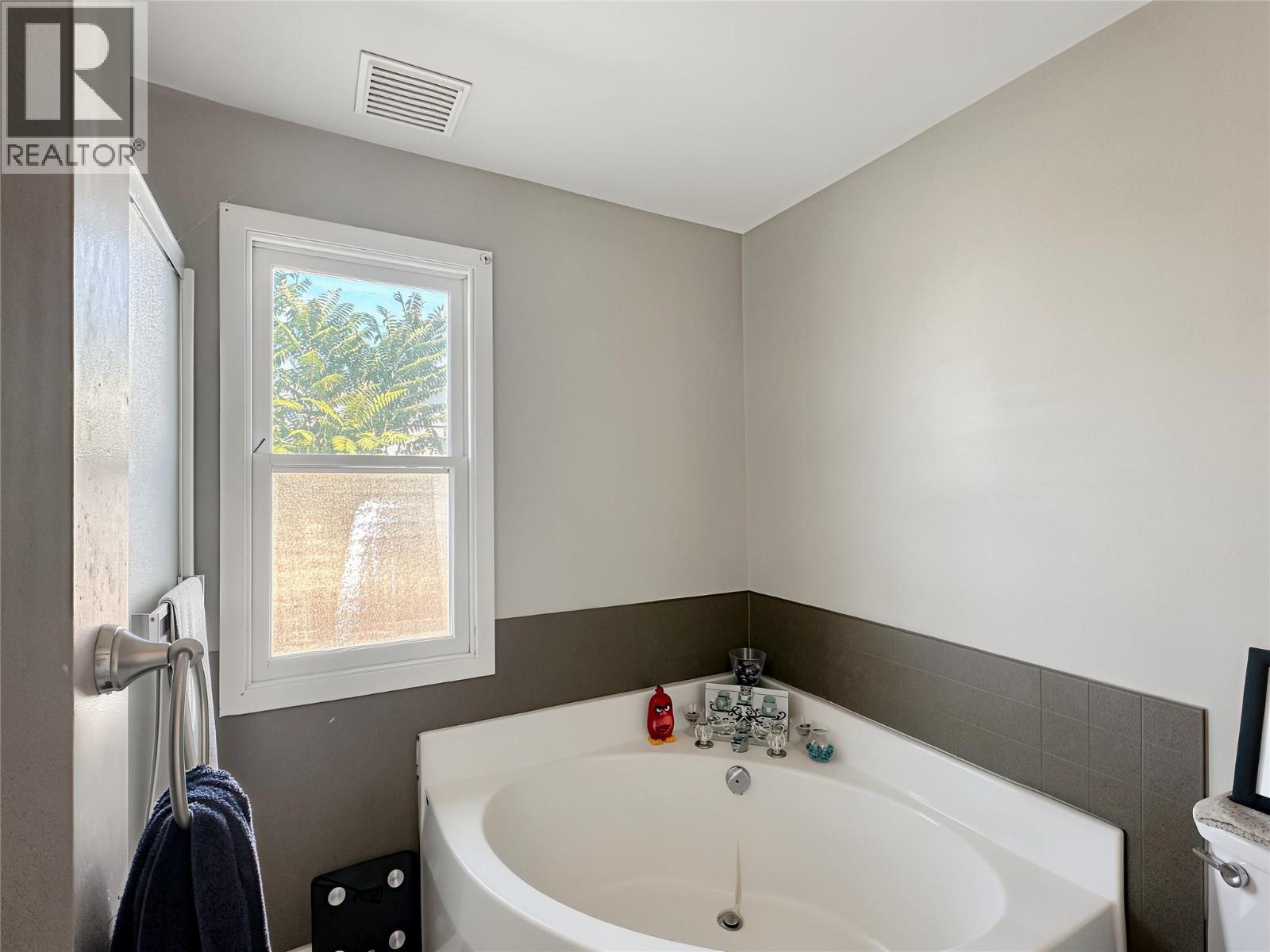 5952 Okanagan Street Property Photo 10