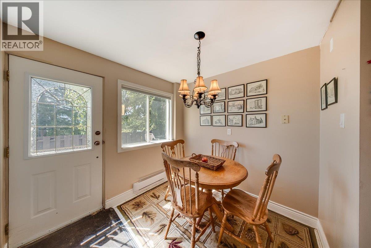 2390 Mcleod Avenue Property Photo 8