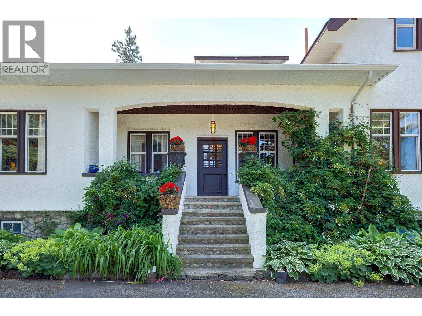 5482 Silver Star Road Property Photo 3