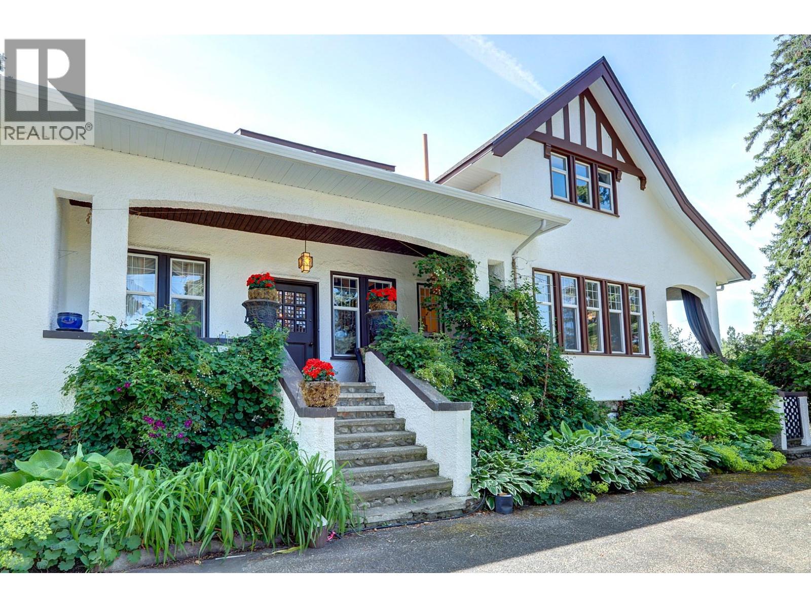 5482 Silver Star Road Property Photo 4