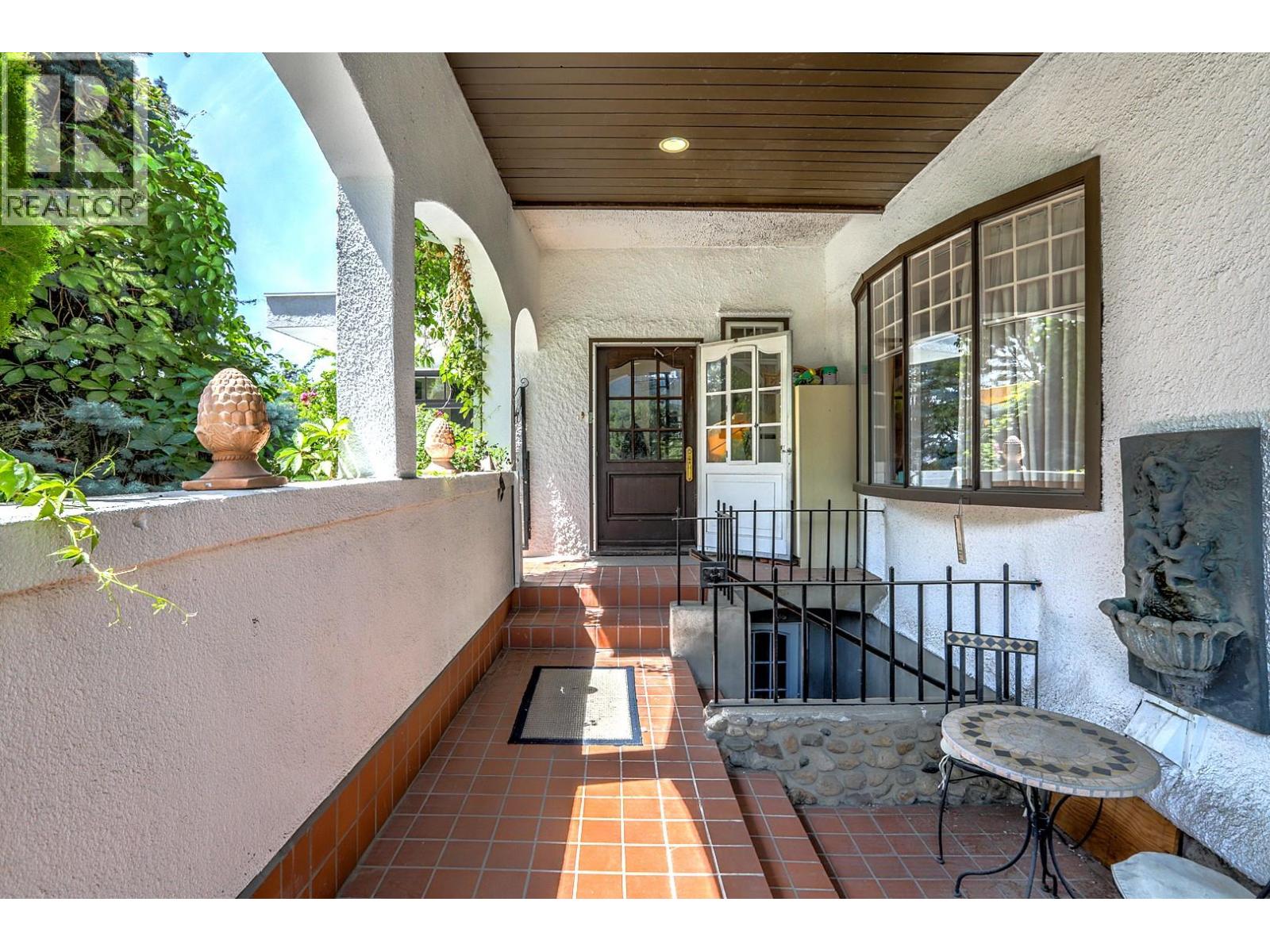 5482 Silver Star Road Property Photo 7