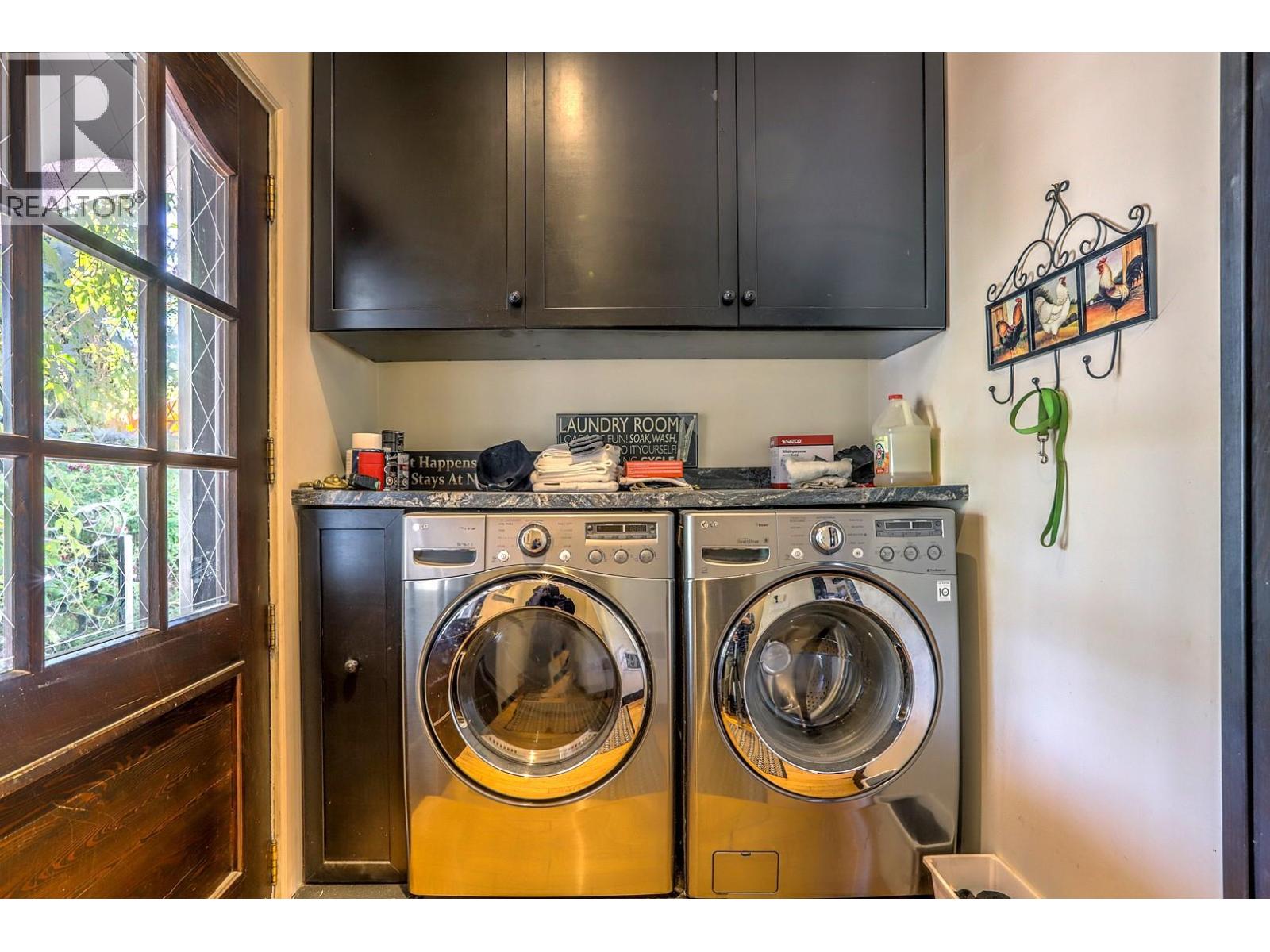 5482 Silver Star Road Property Photo 11