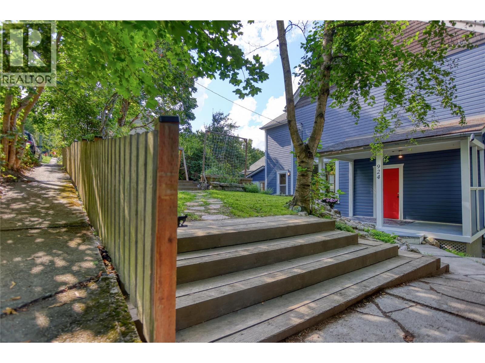 924 FRONT Street