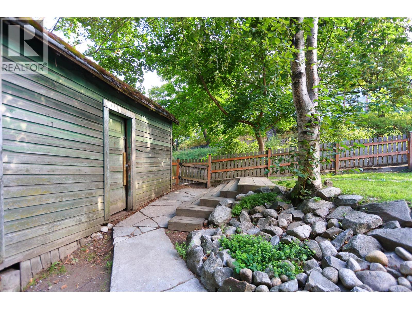 924 Front Street Property Photo 2