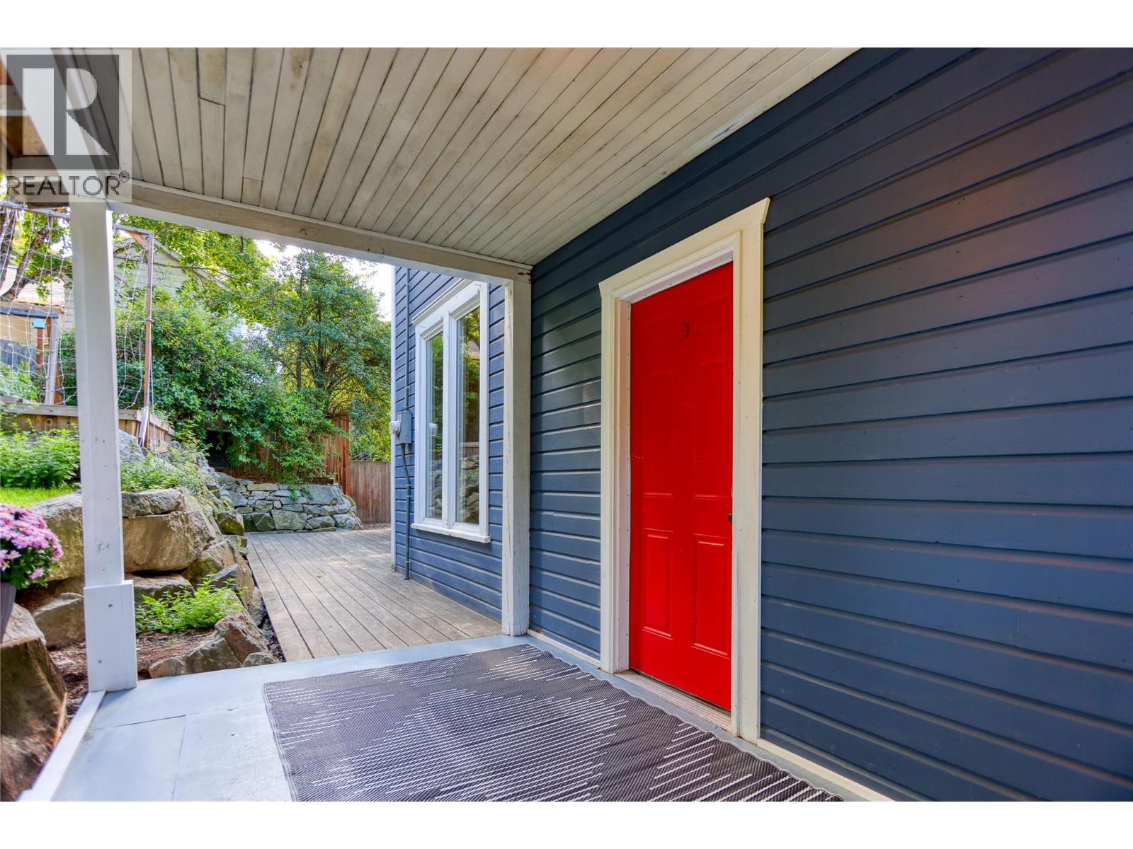 924 Front Street Property Photo 3