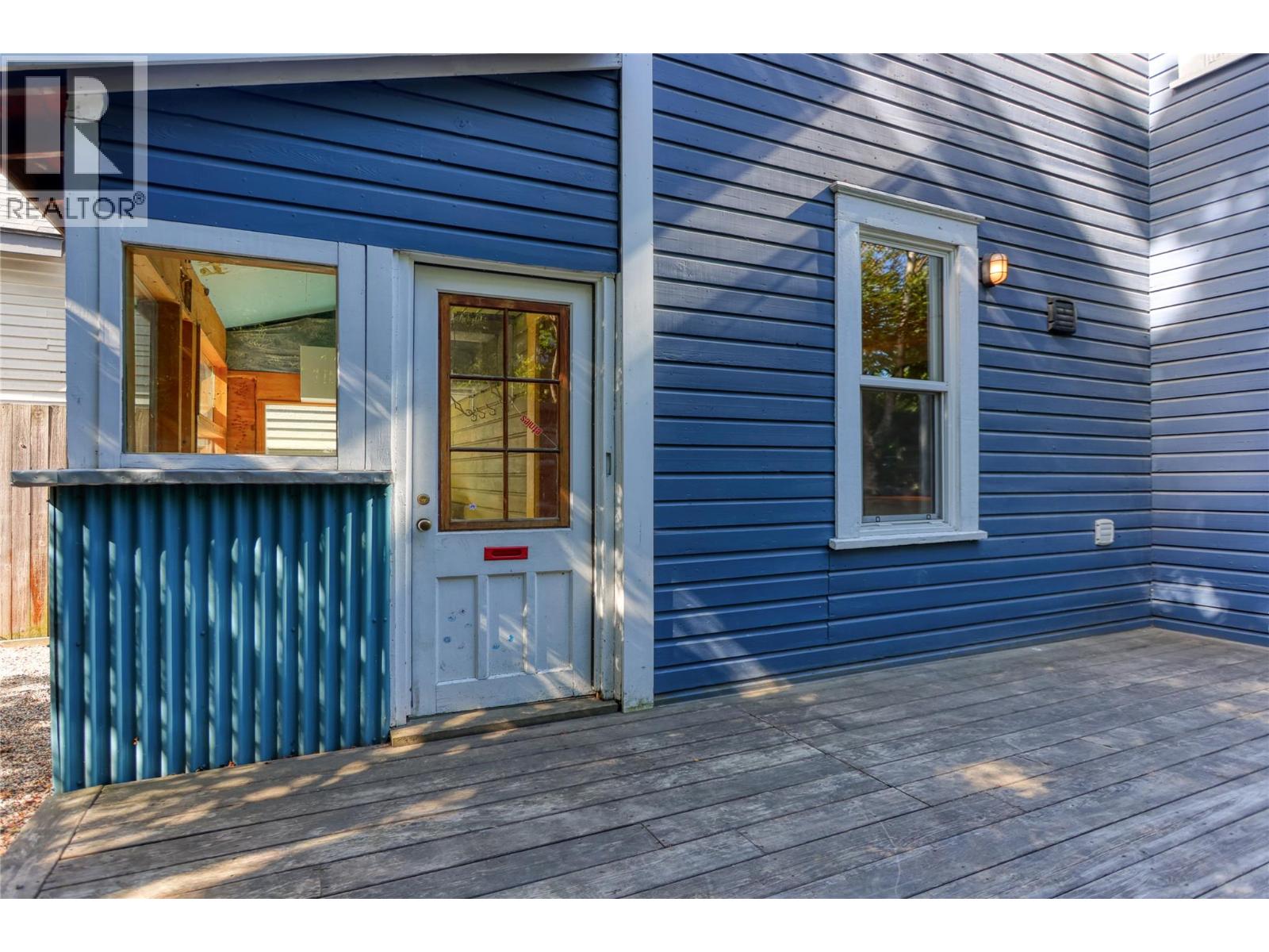 924 Front Street Property Photo 4