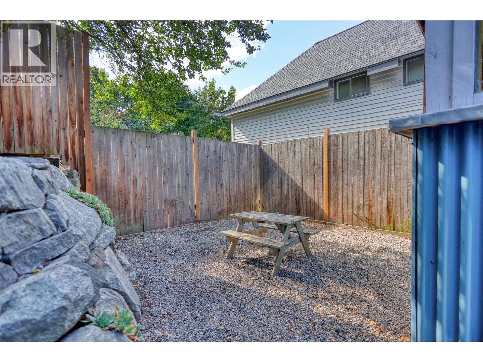 924 Front Street Property Photo 5