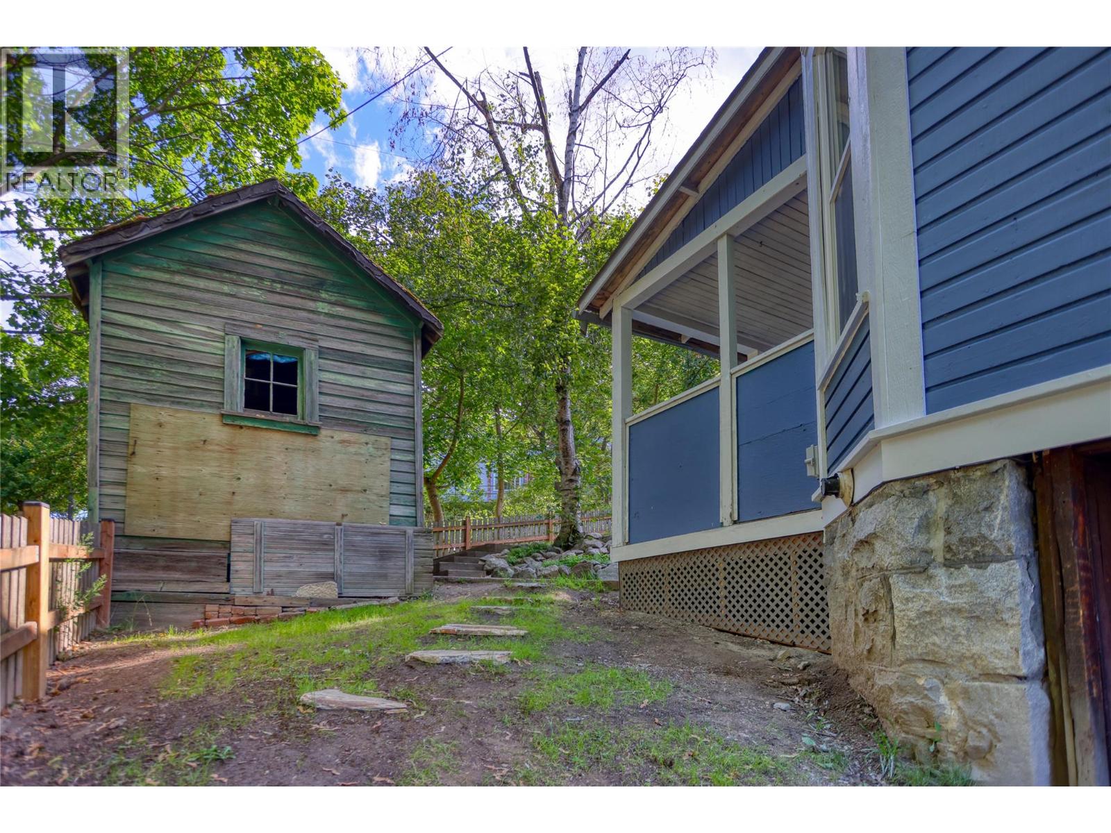 924 Front Street Property Photo 8