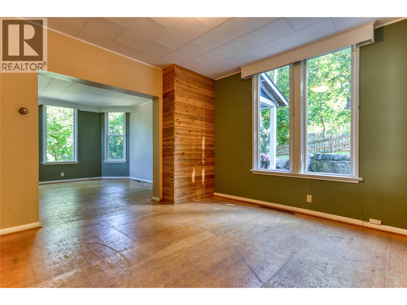 924 Front Street Property Photo 17