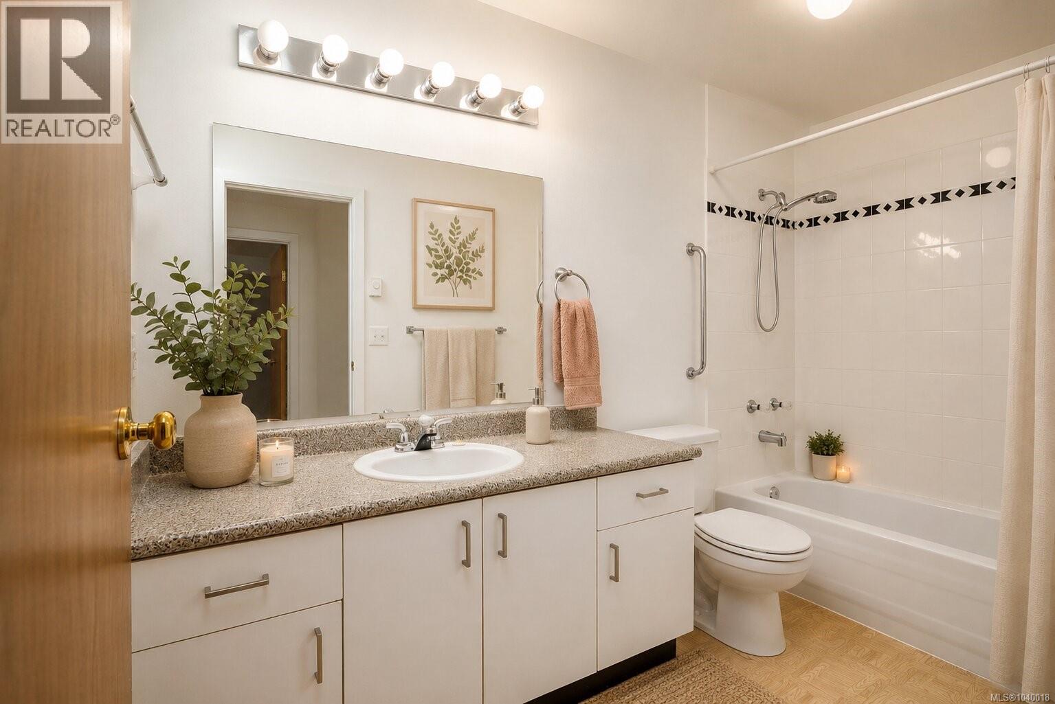 204 9916 Daniel St Property Photo 11