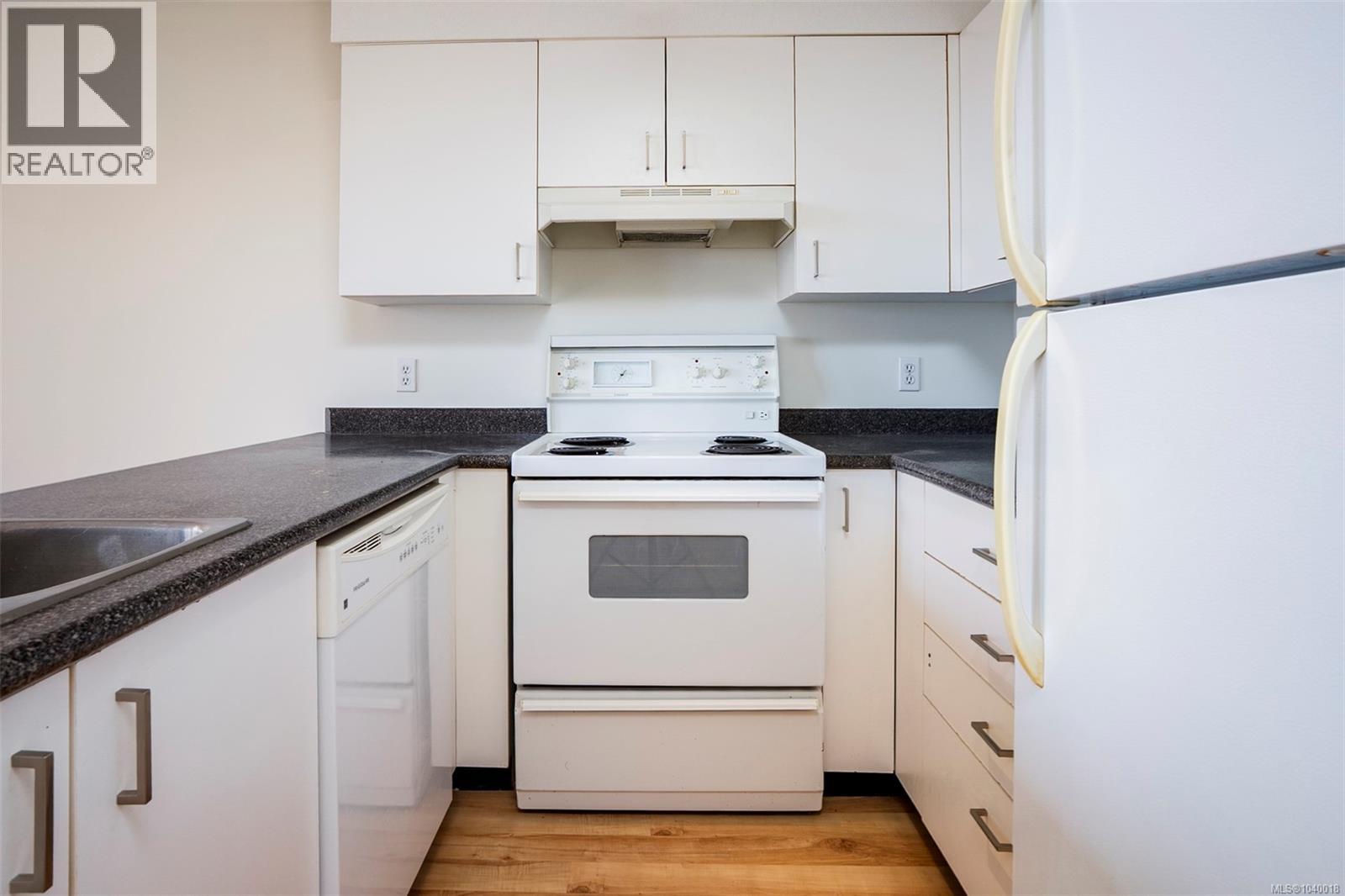 204 9916 Daniel St Property Photo 24