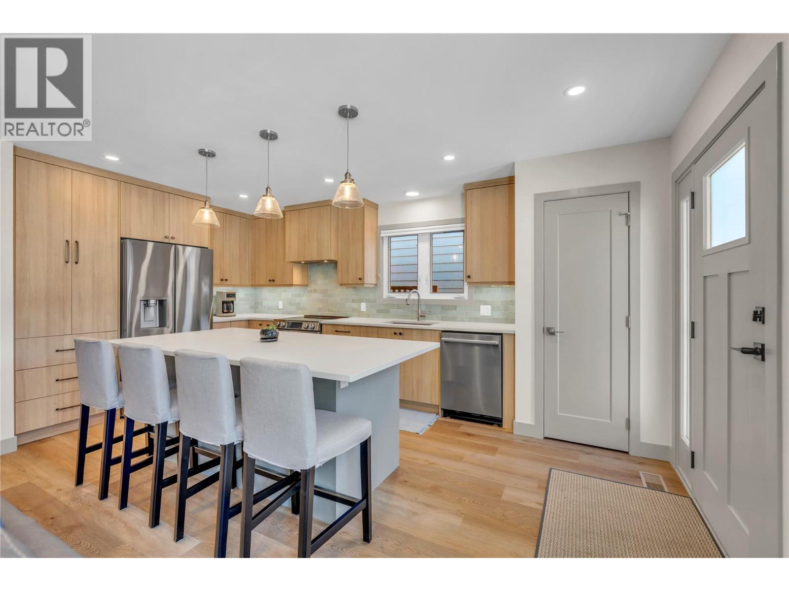 787 Kamloops Avenue Property Photo 8