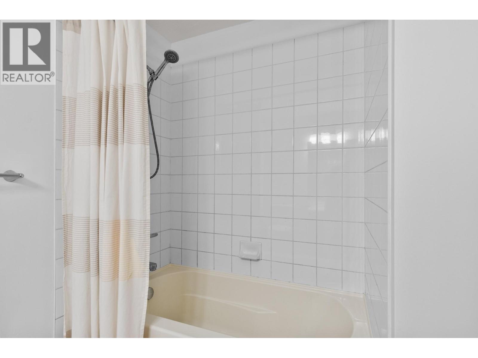 1875 Country Club Drive Unit# 1204 Property Photo 17